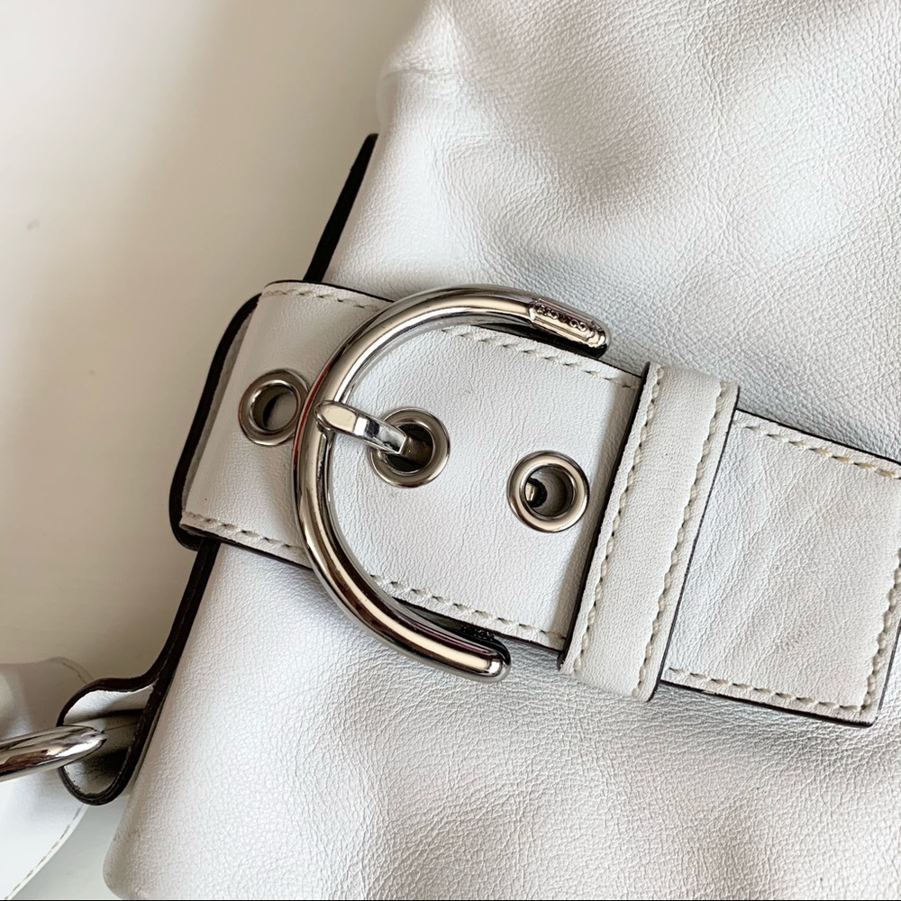 White Leather coach buckle shoulder bag - Picture 4 of 15